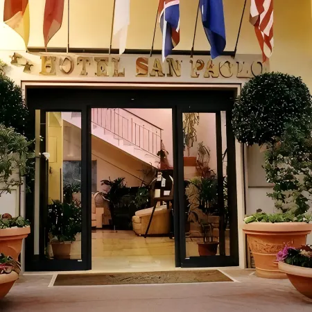 Hotel San Paolo Отели рядом с достопримечательностью «Бассейн «Скандоне»»