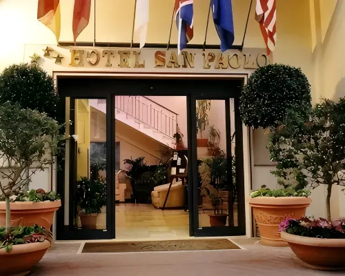 Hotel San Paolo Hotel berhampiran Kolam Renang Scandone