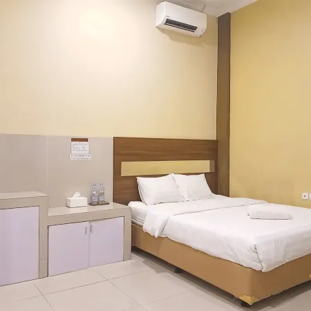 Shabrina Homestay Syariah Terminal Tirtonadi Solo RedPartner