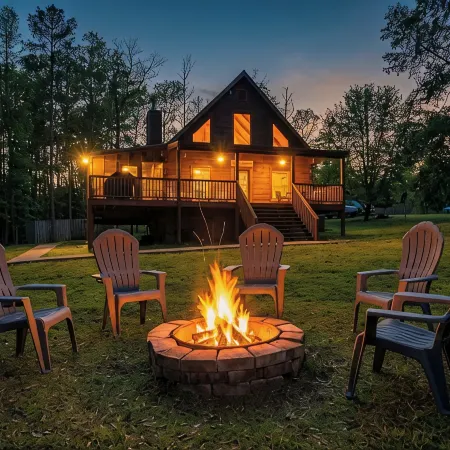 Cozy Cabin with Dock, Huge Screen-in Porch, Fire Pit, Fast WiFi and Pet Friendly