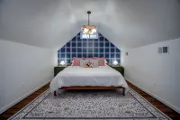 Hot Springs Hideaway - Lakefront/Private Dock/Hot Tub/Sauna/Kayaks - Chalets