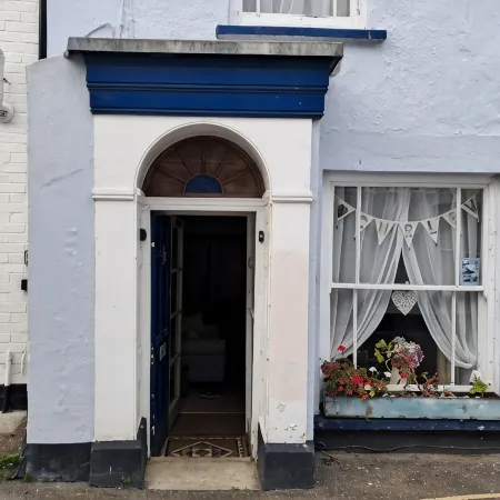 18th Century Cottage On Waterfront, Panoramic Sea Views, Courtyard Garden