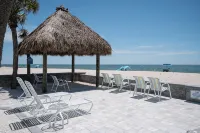 Sunset Boulevard - Beachfront with Tiki hut