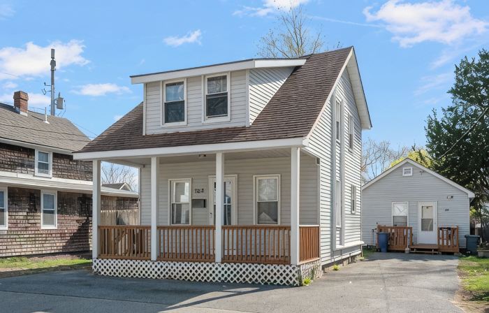 2Br Steps to Oakland Beach Near Airport