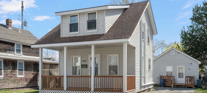 2Br Steps to Oakland Beach Near Airport Hotels in Warwick