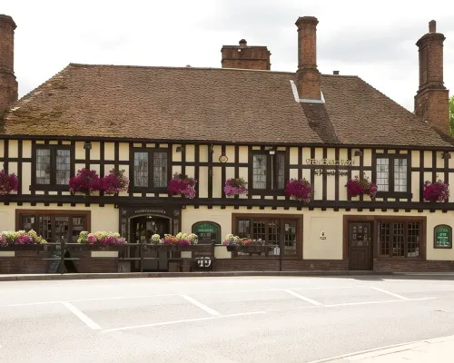Bull Hotel by Greene King Inns Hotel di Halstead