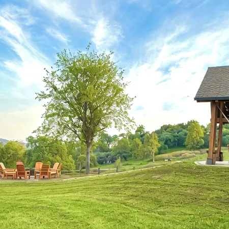 Starview Ranch: 3 homes w/ 7 bdrms, pool, sauna, spa & gym on 50 beautiful acres