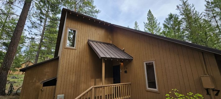 Sunriver Charmer-Updated Family Cabin w/SHARC, Village Access-Comfortable for 6 Отели в г. Санривер