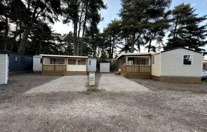 Your mobile home with covered terrace and barbecue is waiting for you this summer.