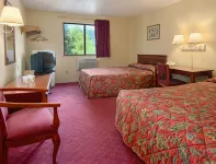 Super 8 by Wyndham Waldorf
