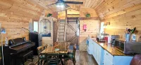 Quaint Cabin - 8 minutes from Ark Encounter!!Country setting, near town!!