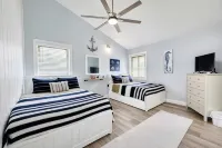 Water Views - 3 Min Walk to Private Beach - Luxury 5-Star Rated Beach House