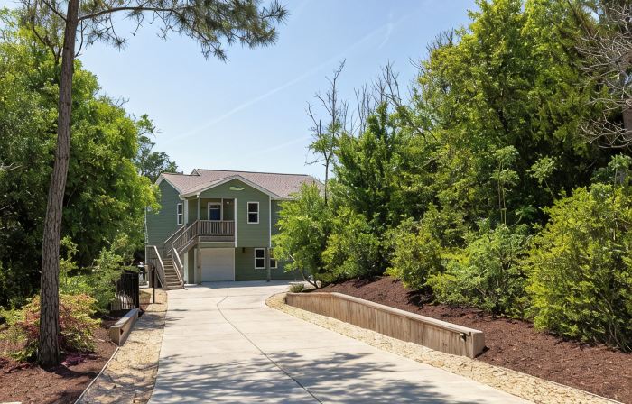 Private Beach Retreat - Outdoor Living, Dog Friendly Yard, Hot Tub, Game Room