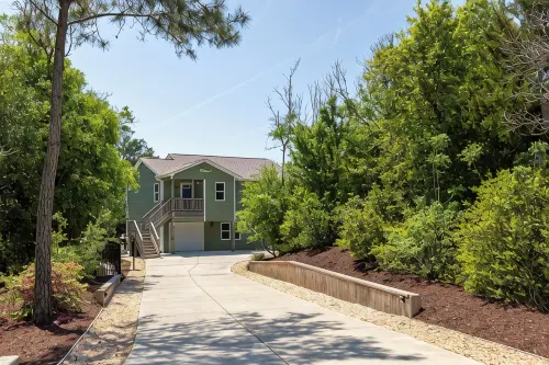 Private Beach Retreat - Outdoor Living, Dog Friendly Yard, Hot Tub, Game Room - Wi-Fi