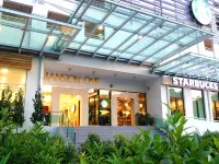 Seaview Stay 1BedRoom @ Mansion One, Georgetown (4-6pax) - Beach