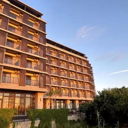 Golden W Hotel Отели рядом с достопримечательностью «Железнодорожная станция Shalu»