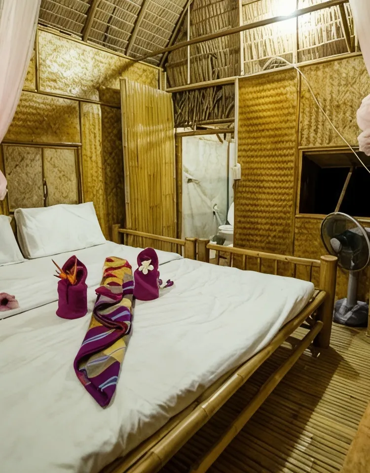 ห้องเตียงใหญ่พร้อมวิวสวนหย่อม