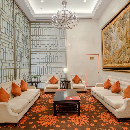 Yinrun Jinjiang Castle Hotel