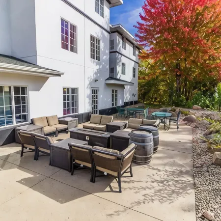 River Hills Hotel- Mankato