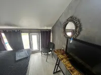 V Lesu  Guest House - 2 ดาว