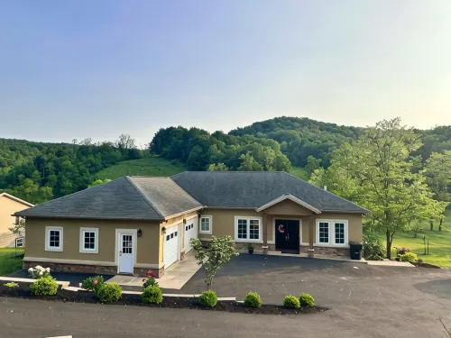 Hot Tub + Mtn Views • 6Br 3BA • ~15 Min to Psu