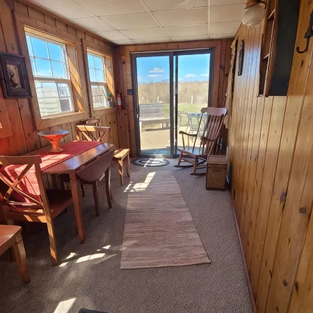 Charming 2-bedroom cottage with WiFi, AC on a peaceful Harsens Island canal.