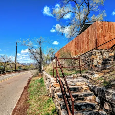 Delightful gypsy bungalow located in the bewitching mountain village of Madrid!