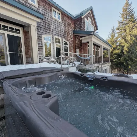 Trout Lake Treehouse - A large, splendid, and private mountain home!