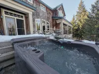Trout Lake Treehouse - A large, splendid, and private mountain home!