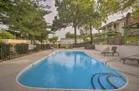 Downtown Branson Cottage