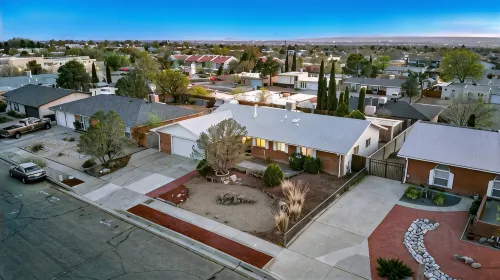 Spacious 3-bedroom house with card table, backyard and Wifi in NE Albuquerque - Bungalows