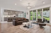 Architecturally designed  4 bedroom home walking distance to downtown Wayzata - Boutique