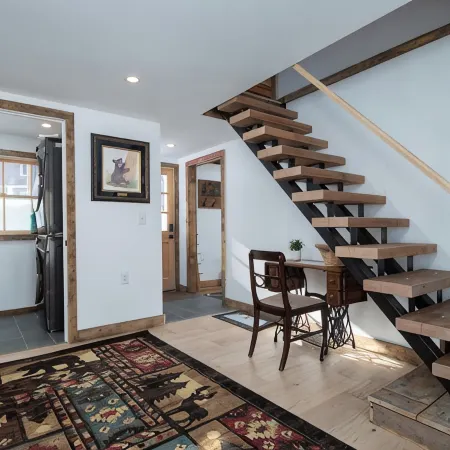 Historic 1843 Belmont Home, Near Okemo & Vast, Sleeps 10+, Gigabit WiFi