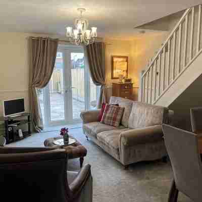 Cosy home in quiet cul-de-sac. Private fenced garden and free parking. Others