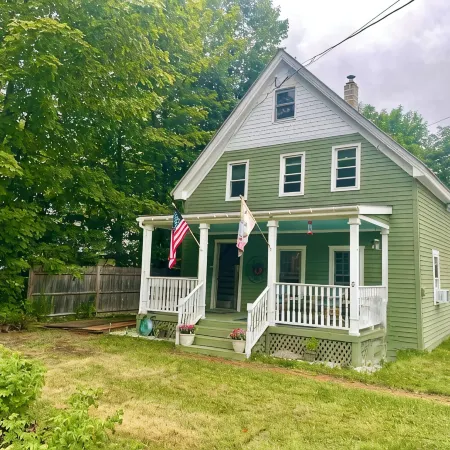 Charming 3-bedroom home away from home in lovely Bartlett NH, Adventure awaits. Отели в г. Бартлетт