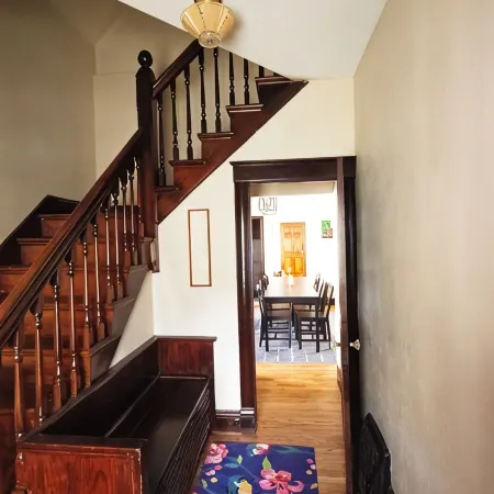 Spacious 5-bedroom house with Wi-Fi and washer/dryer in convenient South Omaha