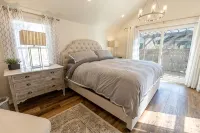 Luxurious Bungalow - Downtown Rapid City - 4 ดาว