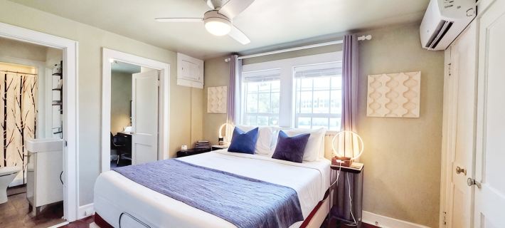 UT Downtown Eco Private Carriage Pecan Tree House Free Wifi Wired Internet Hotels in Travis County