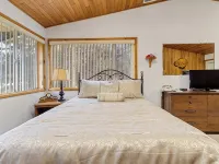 Mack and Spot House with incredible views! Hotels in Gem County