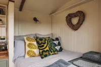 Luxury Shepherds Hut with Bath
