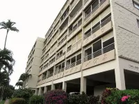 Modern, remodeled, ocean views, comfortable and convenient 580 sf