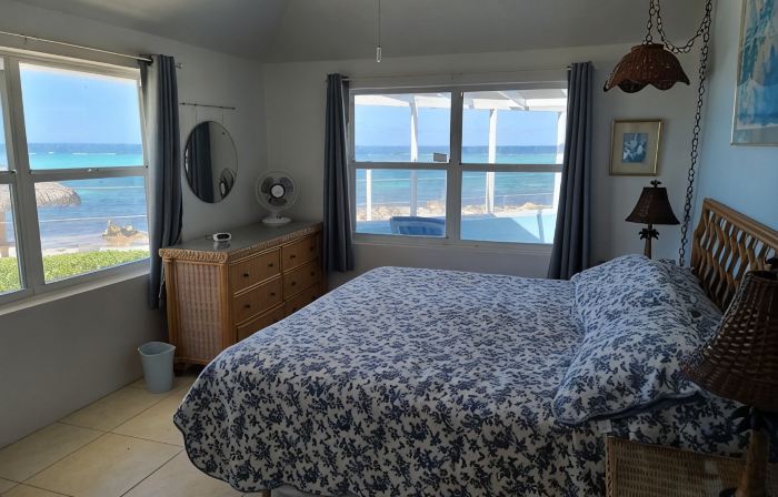 Beautiful Ocean Front Sea Lodge in Cayman Kai
