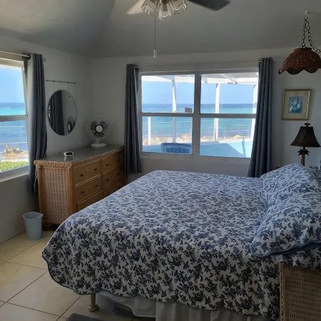Beautiful Ocean Front Sea Lodge in Cayman Kai