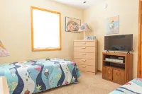 Charming 4-bedroom house.  Walking distance to the Beach and Restaurants! - バルコニー