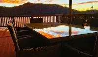Kelseyville Lakefront Luxury! 3 Story, 3 Br/2B Private Dock Next to Hot Springs - con encanto