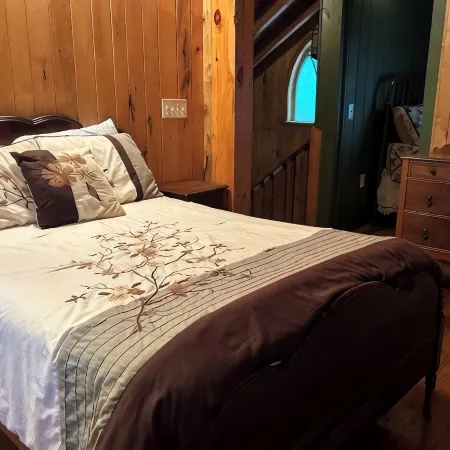 Cabin on the North Country Trail and close to the Clarion River. Open all Year.