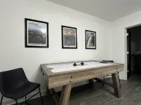 Highlands Spacious MTN Cabin for 16 w/Hot Tub+gameroom+gym+wifi & 4m from DT - Alppimaja