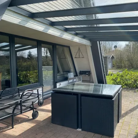 Vacation home close to the beach with patio cover; fiberglass; garden; parking at the house
