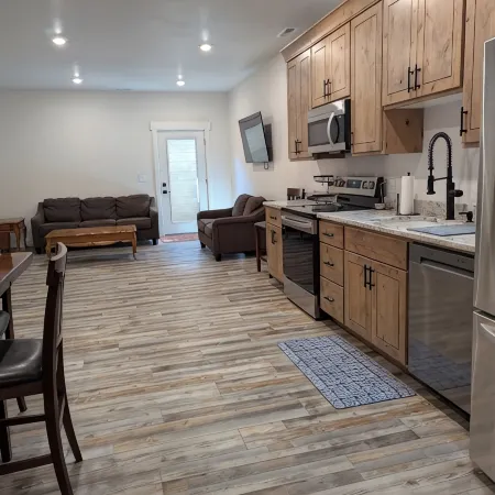 Charming 2-bedroom apartment with WiFi , AC and Heating in serene Enterprise