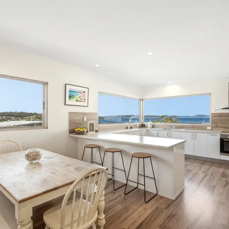 Escape to Coastal Tranquility - 400m from Primrose Sands Beach